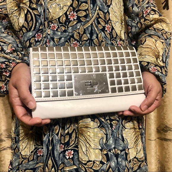 MICHAEL KORS NATALIA TILE GENUINE LEATHER CLUTCH - Picture 2 of 13